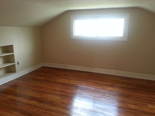 Building Photo - 117 Lakeside Dr