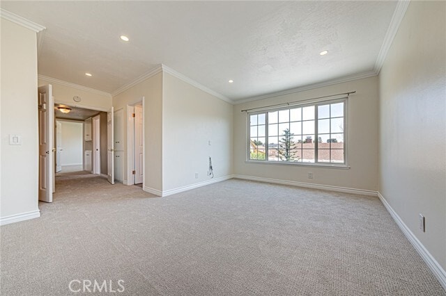 Building Photo - 670 S Oakhaven Ave