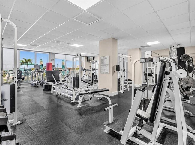 Building Photo - 3140 S Ocean Dr