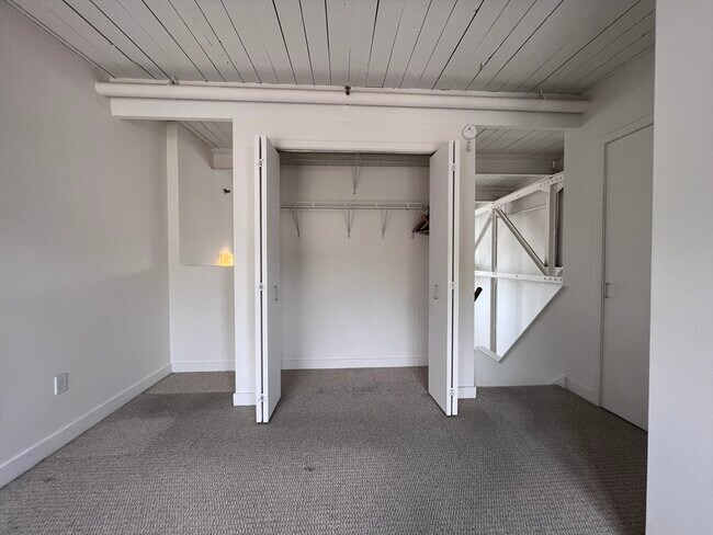 Building Photo - 71 Fulkerson St