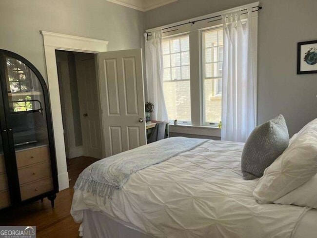 Building Photo - 1229 Euclid Ave NE