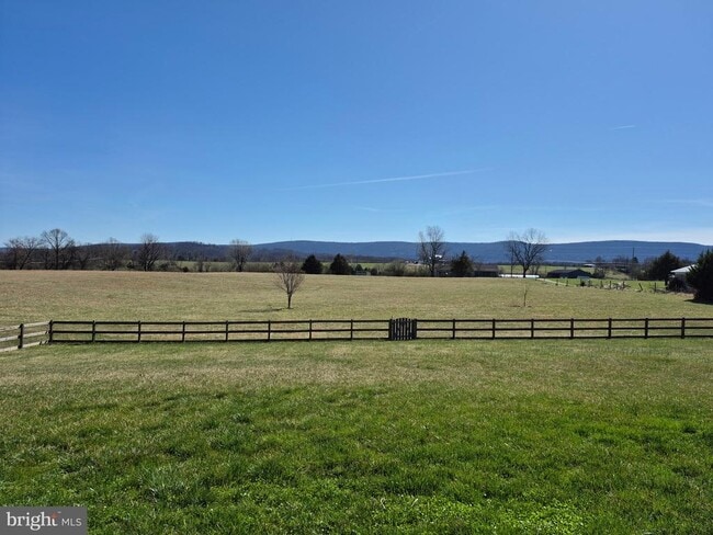 Building Photo - 330 Majestic Ln