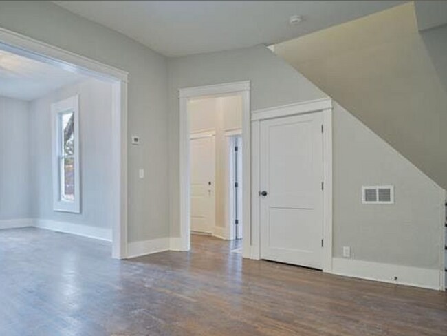 Building Photo - Fully Renovated Beauty in Pendleton Height...