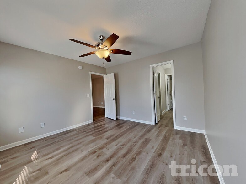 Building Photo - 2028 Ballston Pl