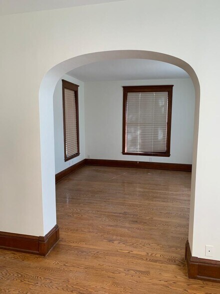Living Room - 23 W Franklin Ave