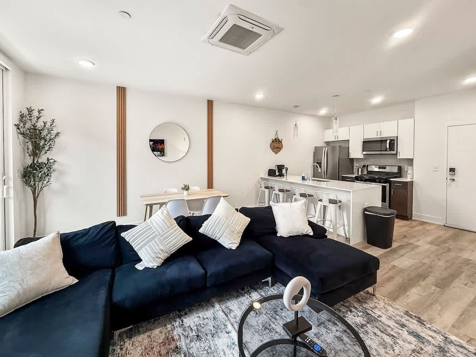 Building Photo - 1214 N American St