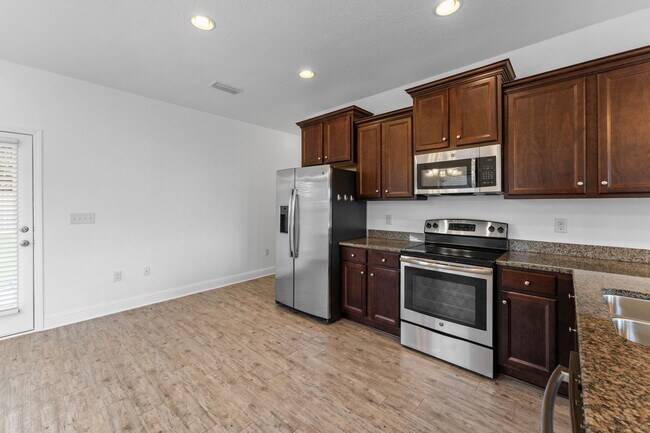 Building Photo - 27320 Lashay Dr