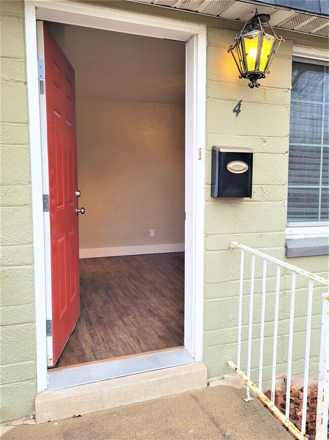 Building Photo - ? MUST SEE! 2-Bedroom in Prime Location ?