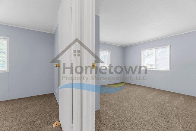 Building Photo - 3 Bedroom 2 Bathroom Home with Off-Street ...