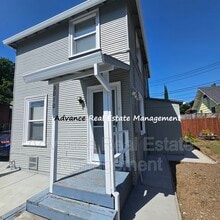 Building Photo - 3010 Franklin Blvd