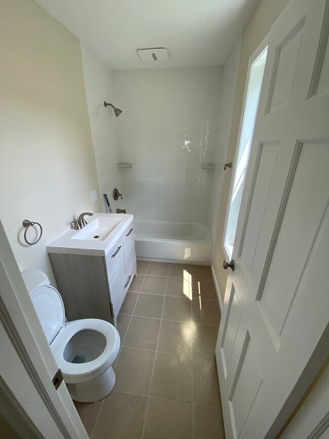 Building Photo - 1175 Willow St