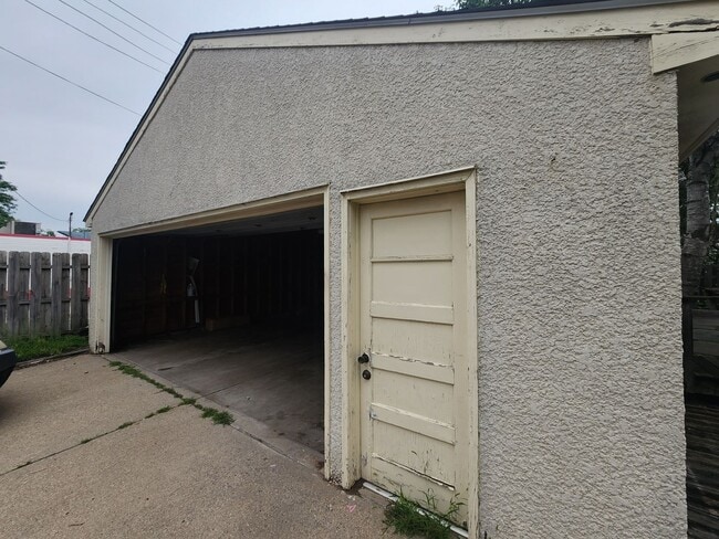 Building Photo - Charming Richfield Single-Family Home- Finished Basement!