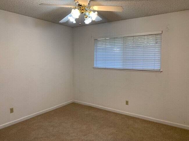 Building Photo - Lovely 3-Bedroom Home on a Cul-De-Sac in Fair Oaks