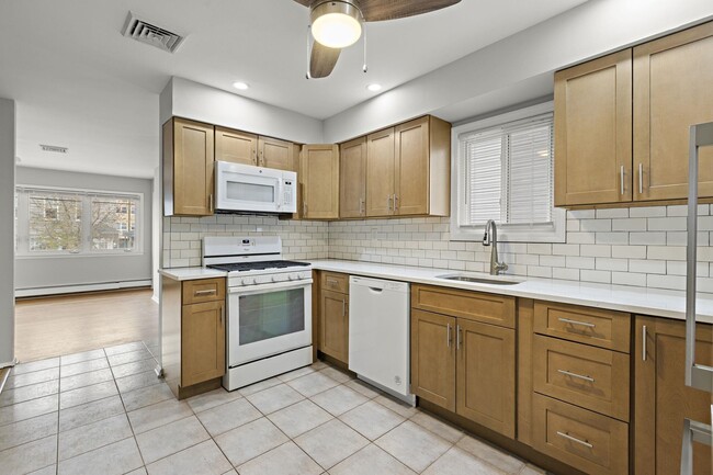 Building Photo - 763 6th St