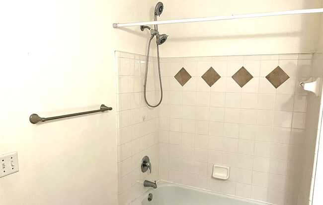 Building Photo - 2 bed 2 bath condo - South Tampa