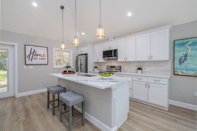 Building Photo - Adorable rental available in heart of Orlando !