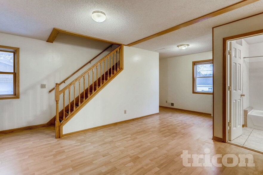 Building Photo - 2144 Sherwood Ave