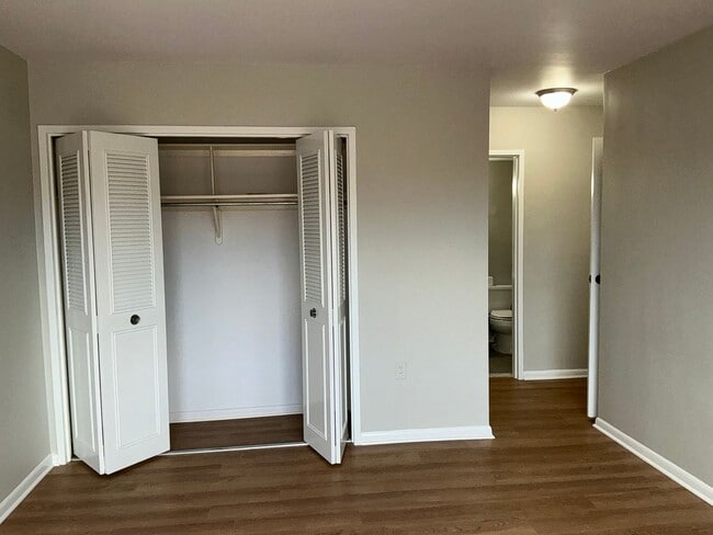 Building Photo - Luxury 2-bedroom 2-bath condo in Grosvenor...