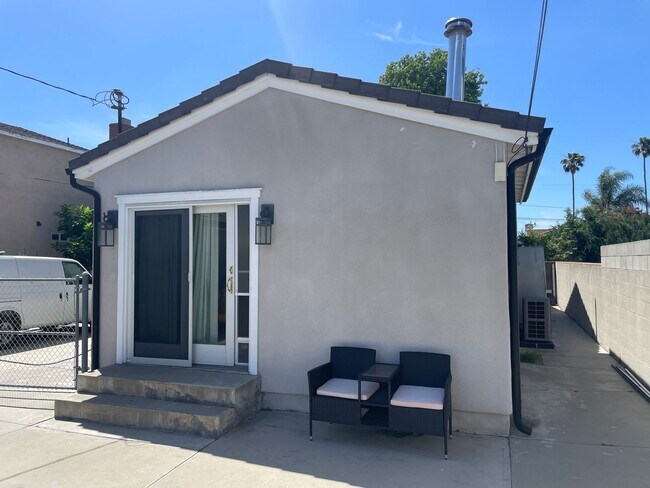 Building Photo - Super comfortable 2-bedroom, 2-bath home in Long Beach