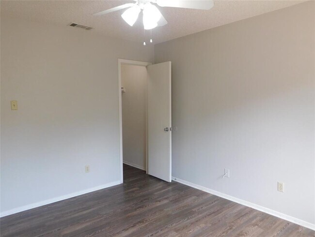 Building Photo - 12003 Arrowwood Dr