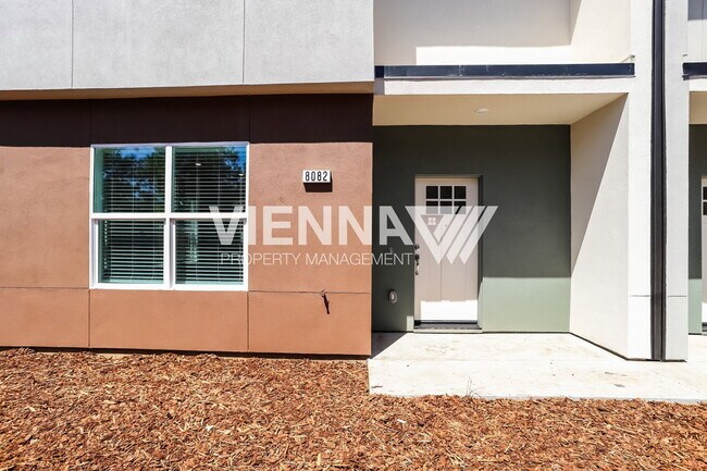 Building Photo - 8082 Quiet Knolls Dr