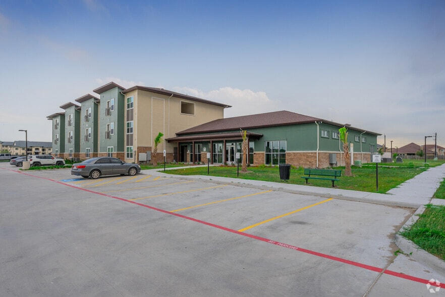 Building Photo - Avanti Legacy Bayside