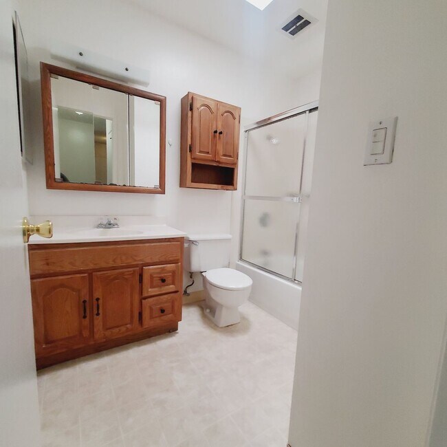 Building Photo - 2 Bedroom Upper Unit In Central Livermore ...