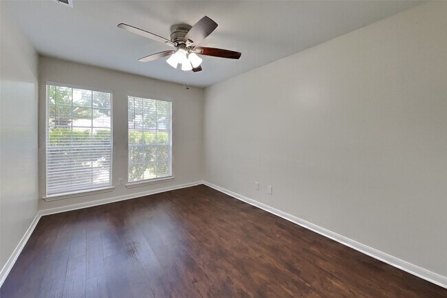 Building Photo - 2631 Sherwood Hollow Ln