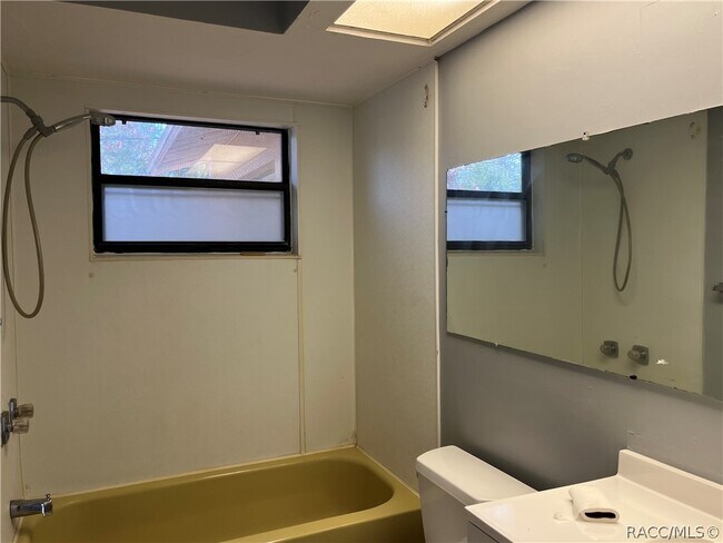 Building Photo - 521 S Harrison St