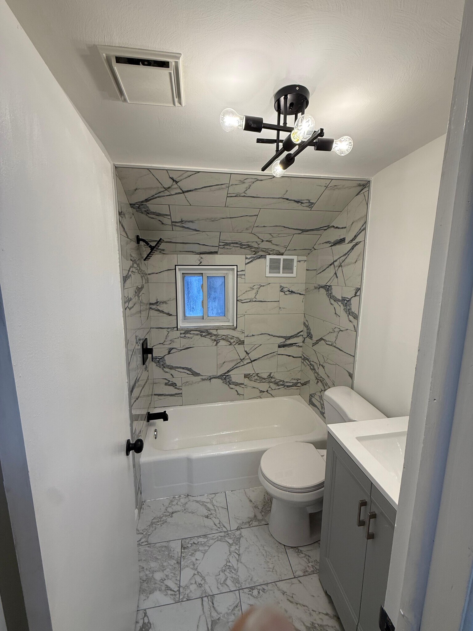 Building Photo - 628 Church St