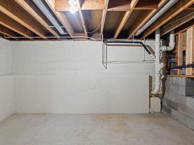 Building Photo - 1006 Van Giesen St