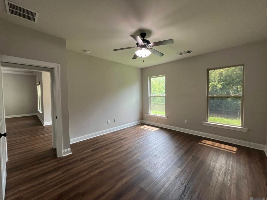 Building Photo - 1303 Hickory Creek Dr