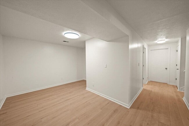 Building Photo - 2237 Wideview Dr