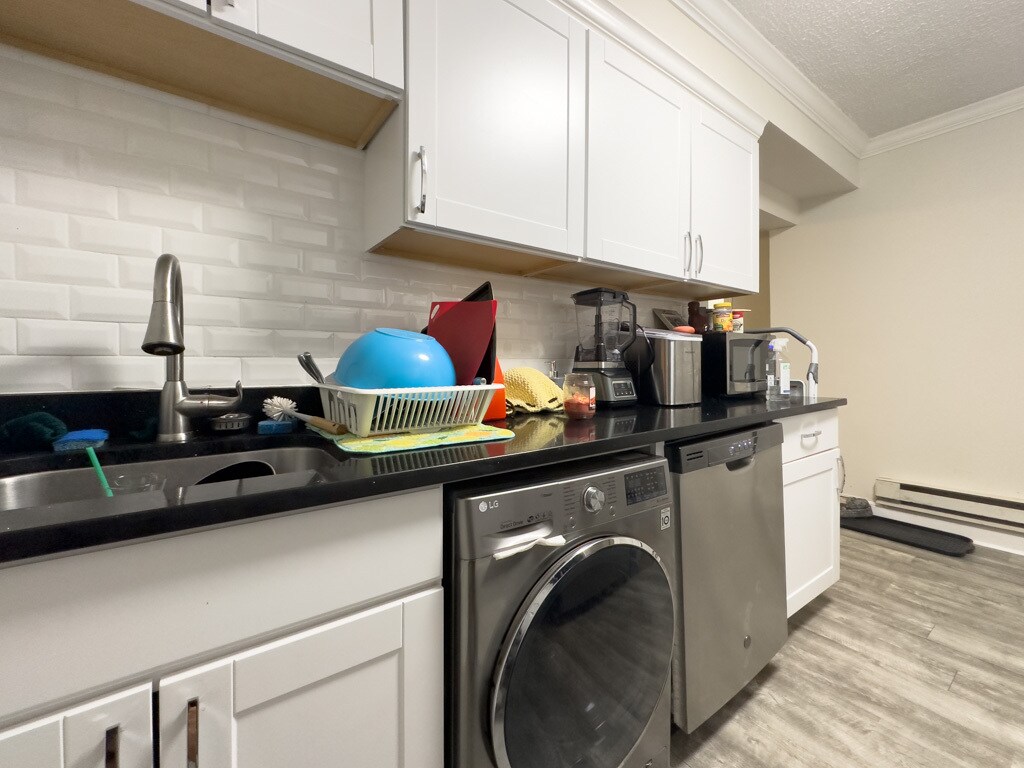 Building Photo - 325 Kedzie St