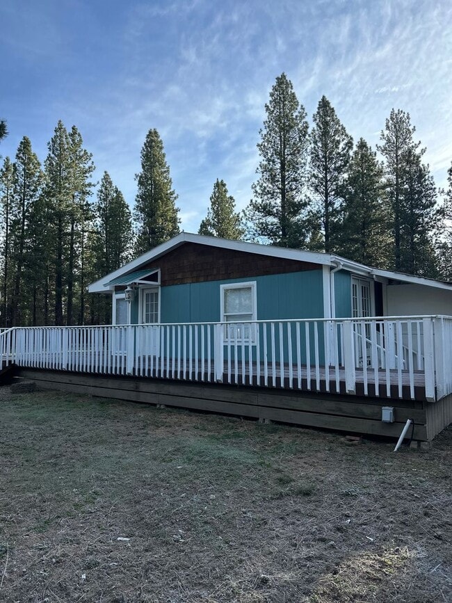 Building Photo - Adorable home in La Pine area, 1.5 acres fully fenced!!