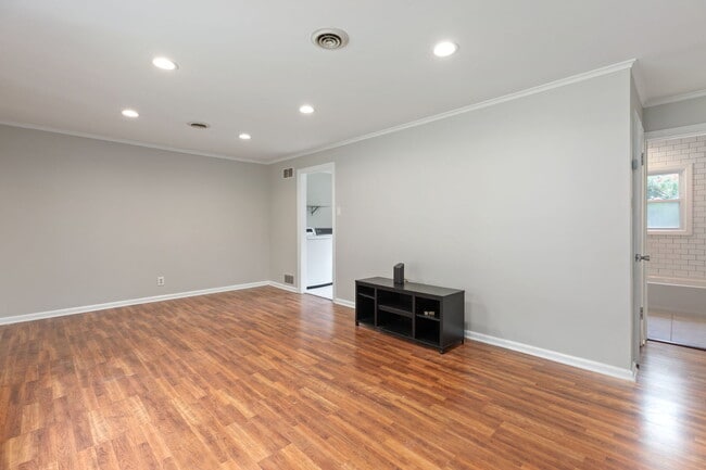 Building Photo - 1206 Campbell St