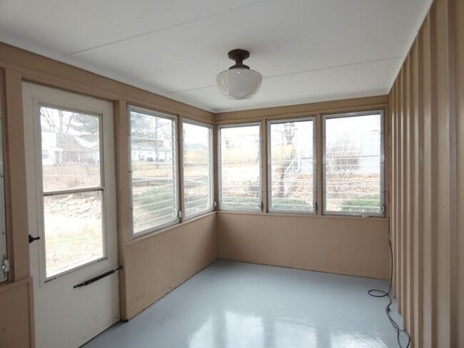 Building Photo - Beautiful Home In North Kansas City School...