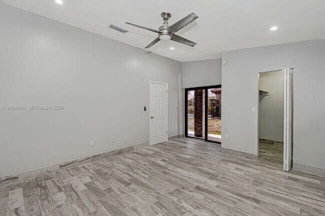 Building Photo - 740 NW 105th Pl