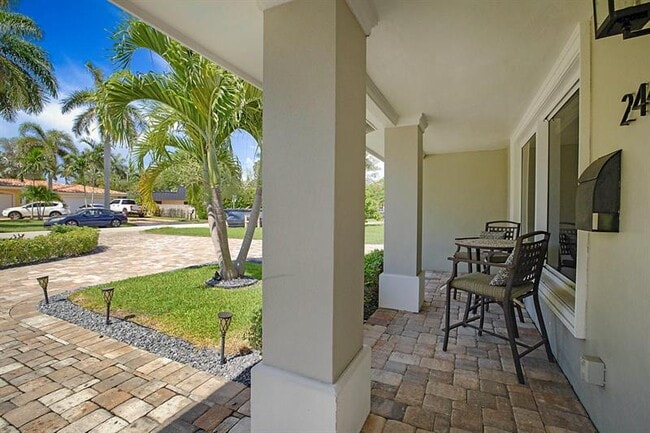 Building Photo - 2445 SE 7th St