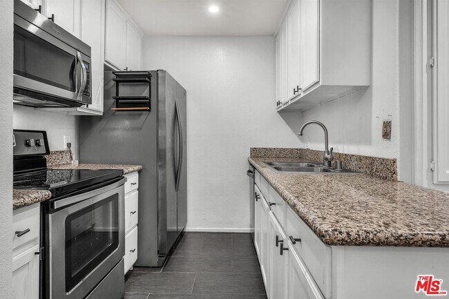 Building Photo - 5119 Raintree Cir