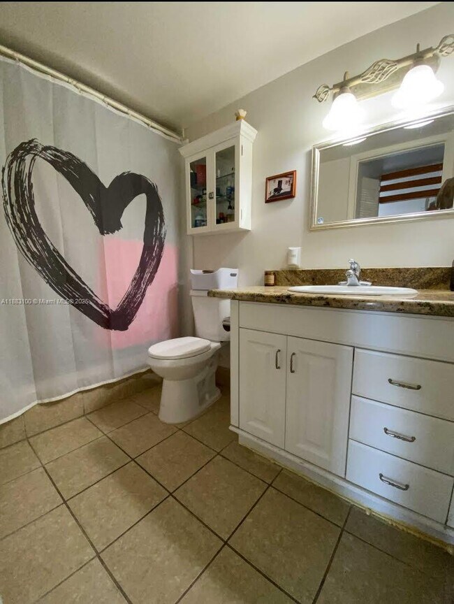 Building Photo - 2500 NE 135th St