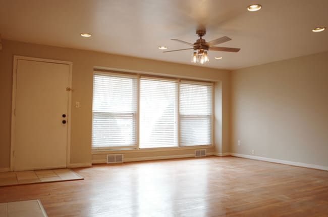 Building Photo - Charming 3-Bedroom Home in a Prime Locatio...