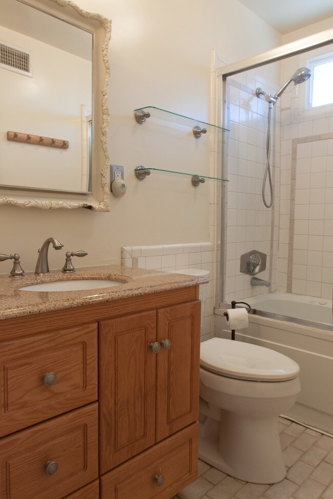 Building Photo - 8823 E Greenwood Ave