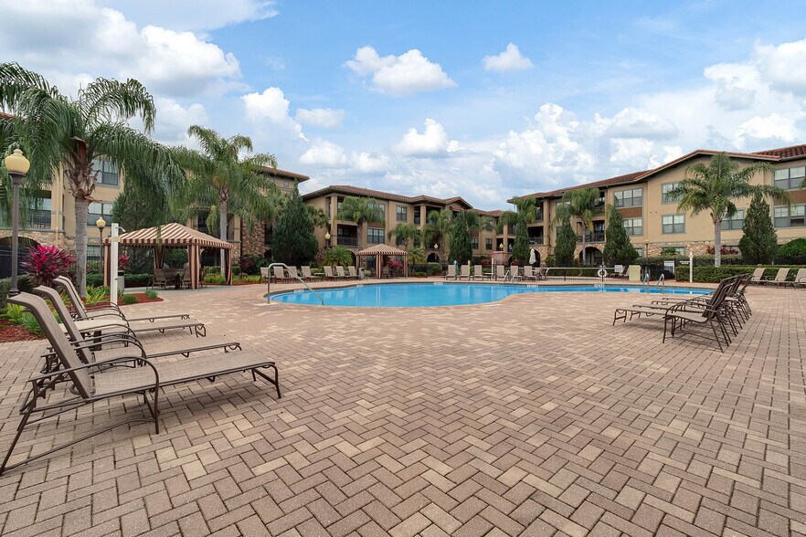 Building Photo - 903 Charo Pky