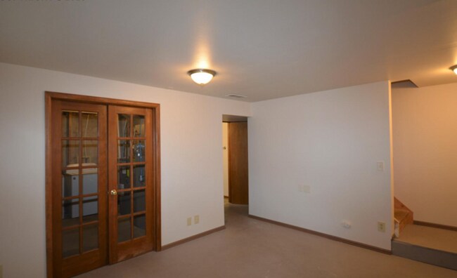 Building Photo - D20 Schools with Open Space Views!