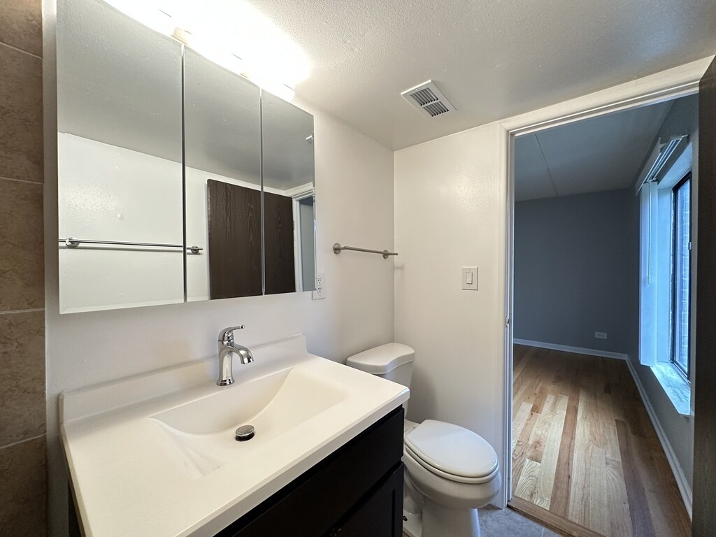 Building Photo - 525 N Quentin Rd