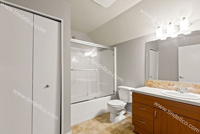 Building Photo - Luxurious 1BR/1BA Condo in Matthew Frank Community - Your Ideal Urban Retreat! (W/S/G included)