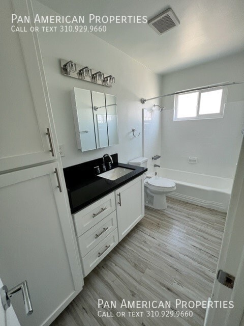 Building Photo - 5136 E Livingston Dr