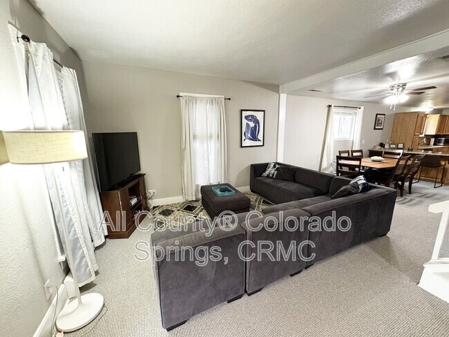 Building Photo - 2126 W Kiowa St