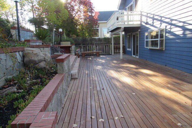 Building Photo - Gorgeous Custom Pleasanton Home in Great Location